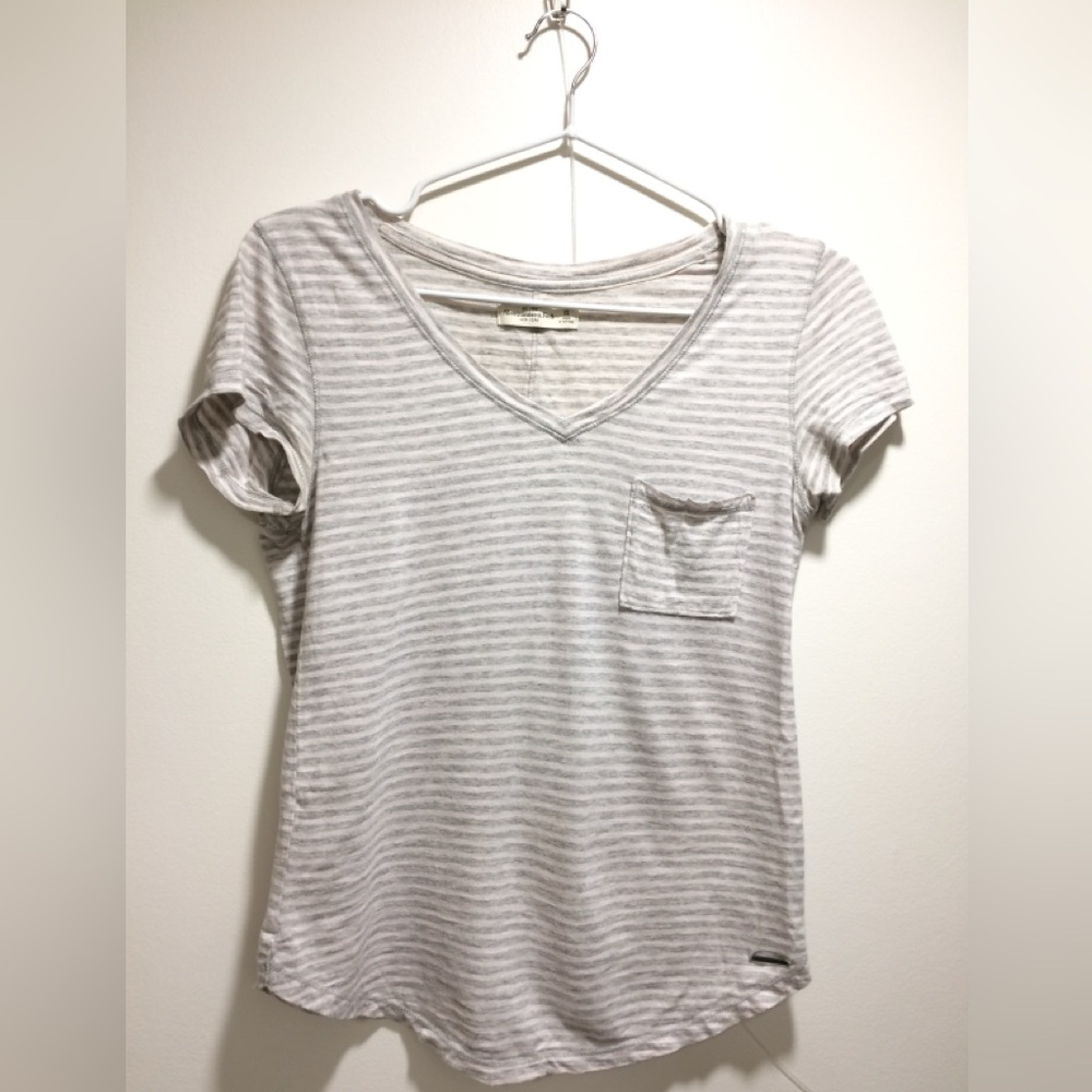 Abercrombie & Fitch Gray Striped V-Neck Women's Top